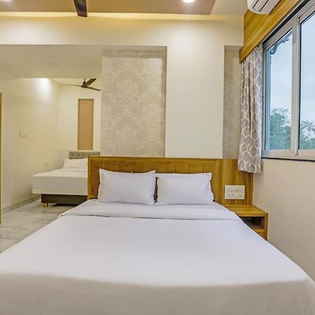 Sai Sagar Lodging & Boarding Ulhasznagar Kültér fotó