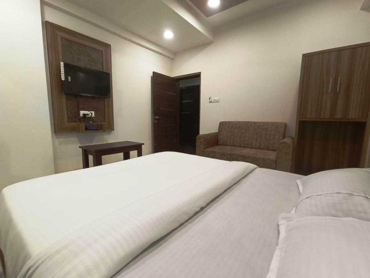 Sai Sagar Lodging & Boarding Ulhasznagar Kültér fotó