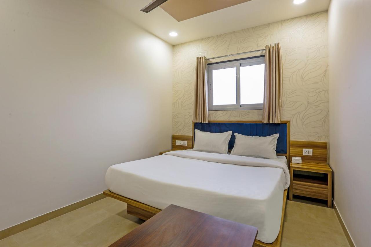 Sai Sagar Lodging & Boarding Ulhasznagar Kültér fotó
